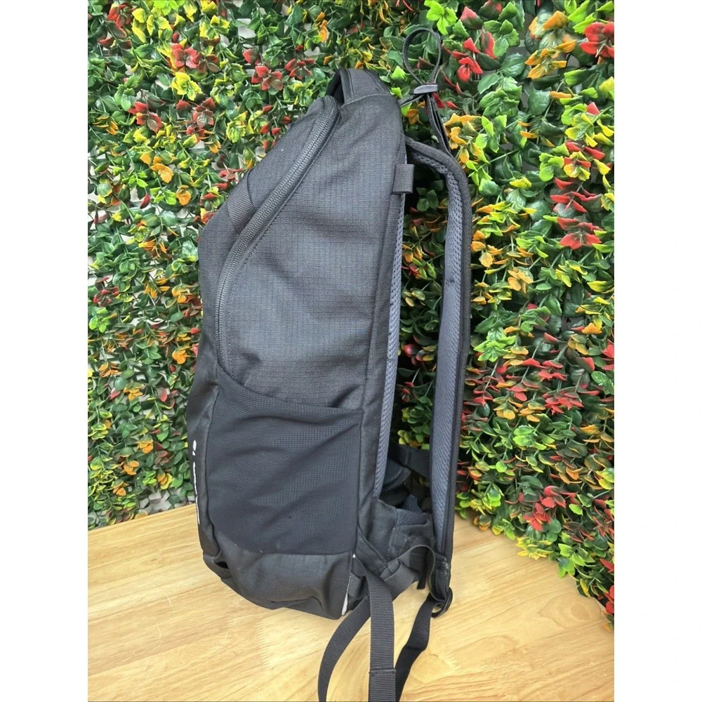 Arva Explorer 18 Liter Hiking Trail Backpack‎ Outdoors Black White
